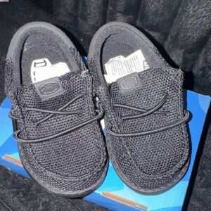 Brand new never worn toddler Hey Dudes